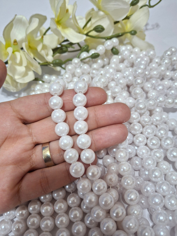 مروارید سفید پلاستیکی