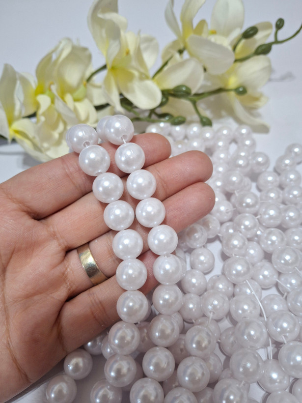 مروارید سفید پلاستیکی