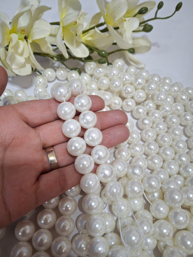 مروارید پلاستیکی شیری
