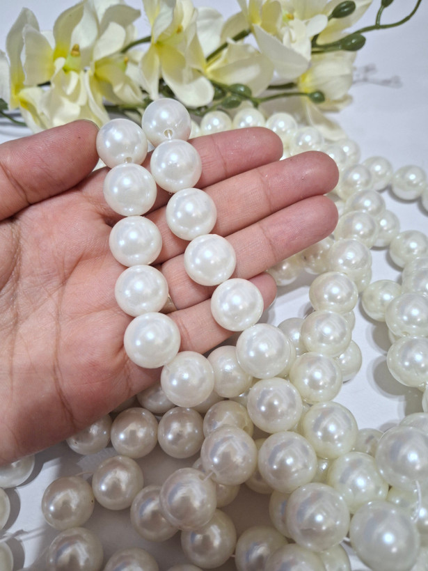 مروارید پلاستیکی شیری